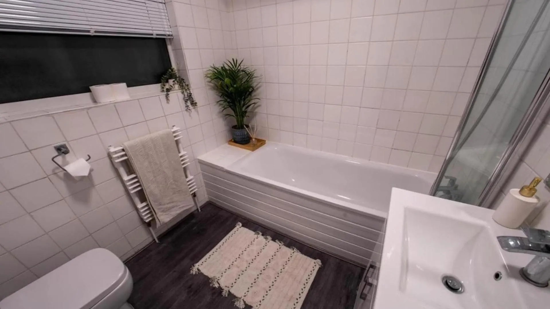 Apartment-Sleeps4-Parking-Balcony Twickenham